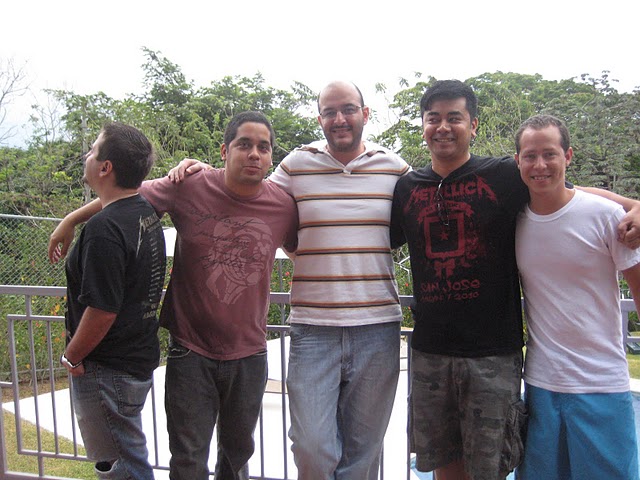 Costa Rican BFFs